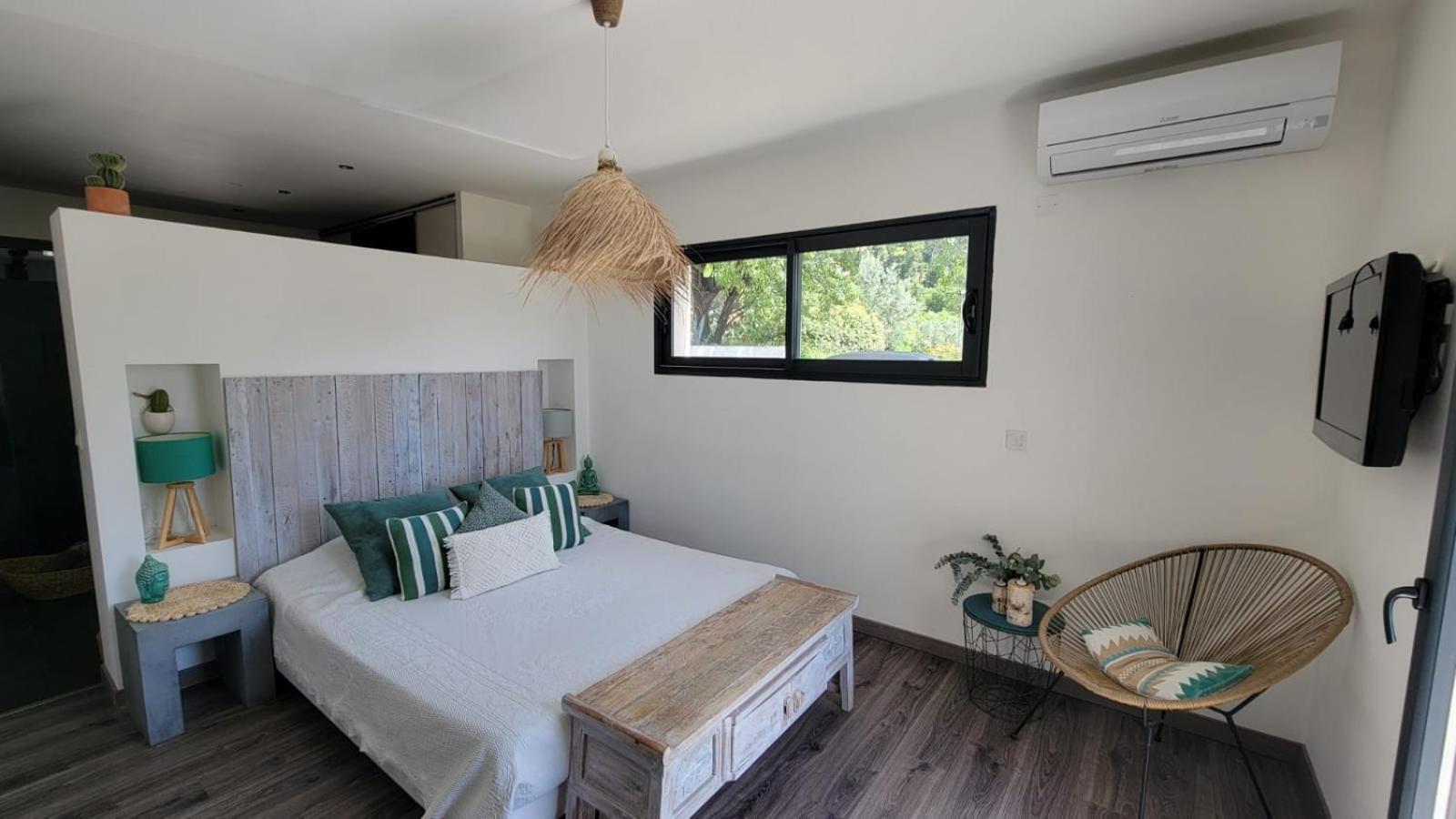 Chez Jeff & Aurelie Hotel Драгинян Екстериор снимка